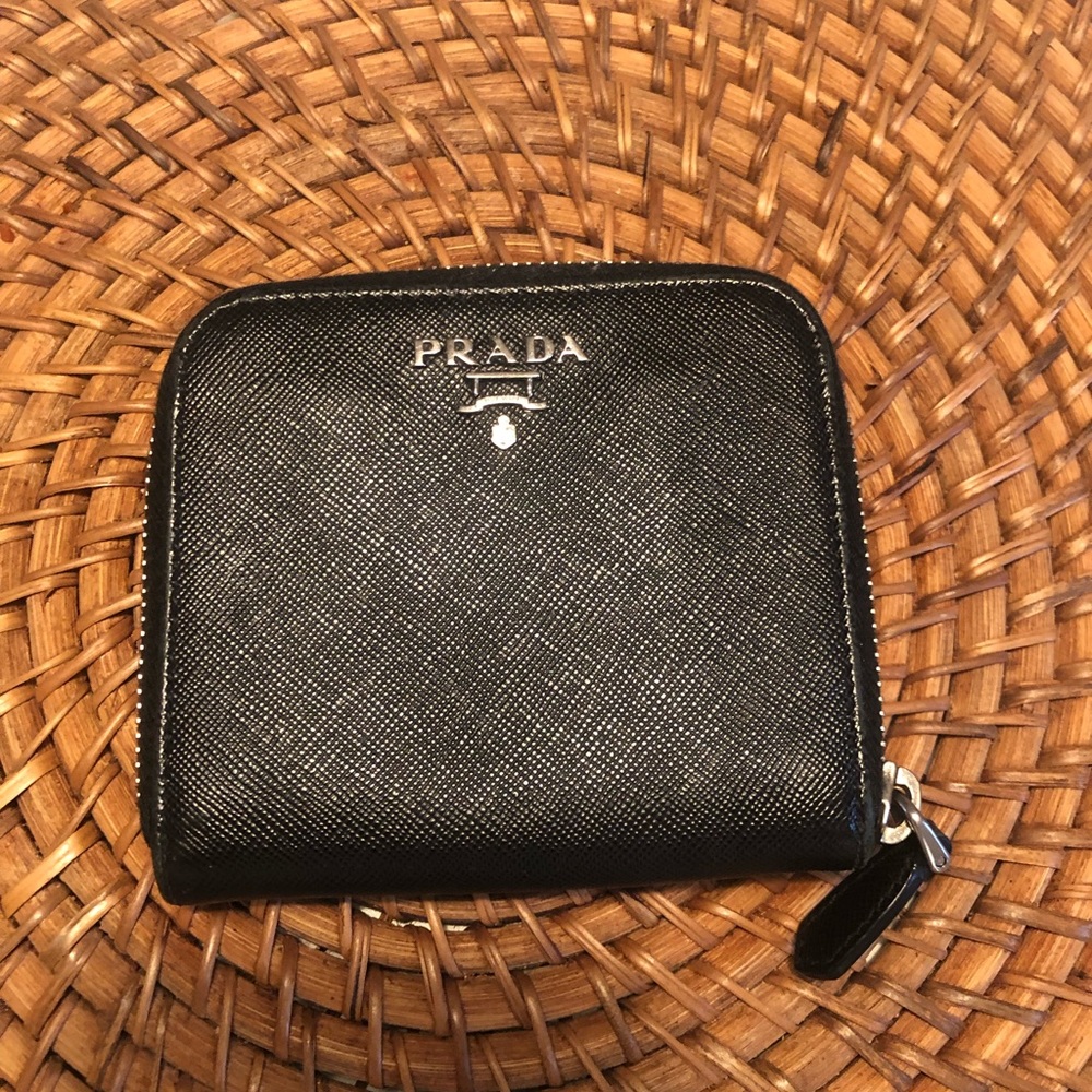 🤍SALE🤍 PRADA saffiano leather wallet